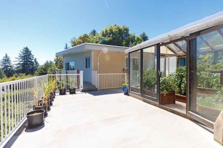 Sundeck 34 of 40