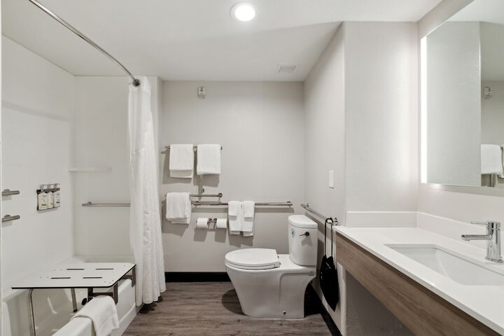 Holiday Inn Express Hotel & Suites Vacaville by IHG