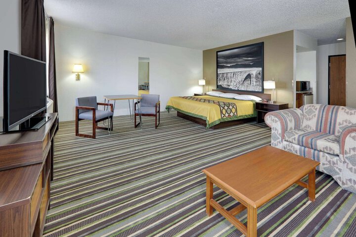 Room 12 of 25