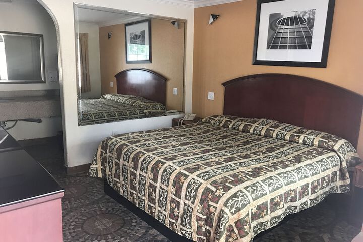 Room 11 of 14