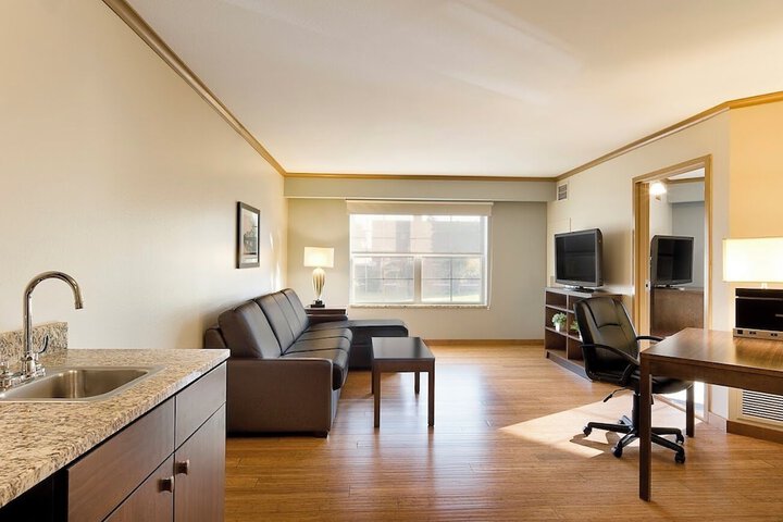 Clubhouse Hotel & Suites Pierre