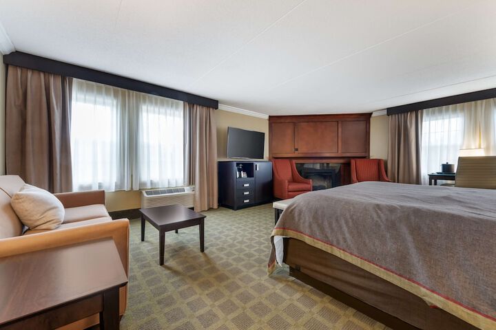 Best Western Plus White Bear Country Inn