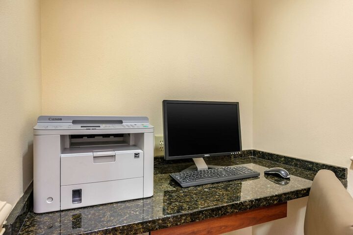 Business Center 41 of 44