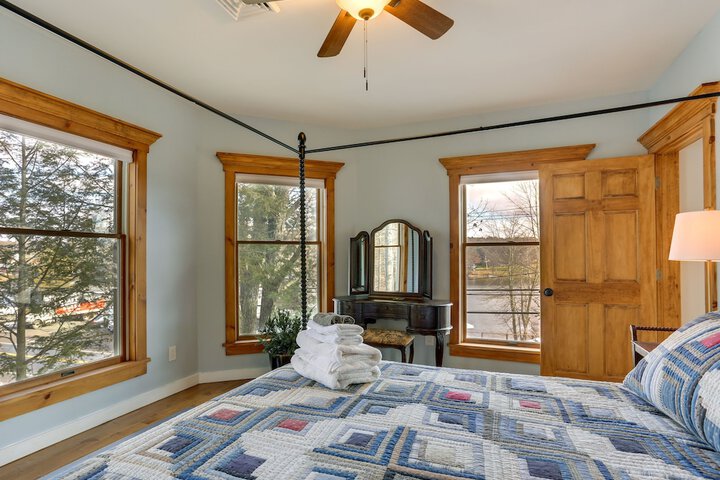 Victorian Lake Oasis