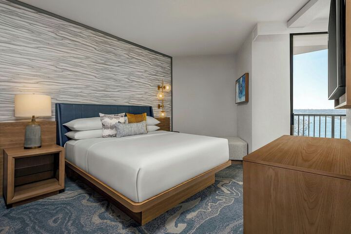 Room 60 of 215