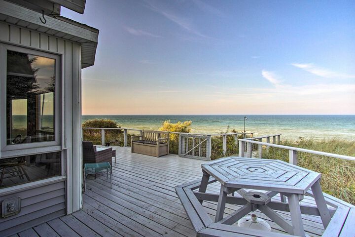 Lakefront Montague Cottage w / Deck & Beach!