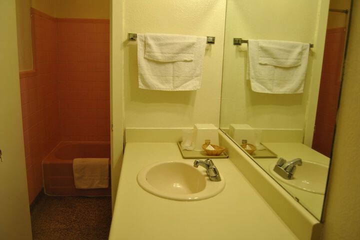 Room 6 of 33