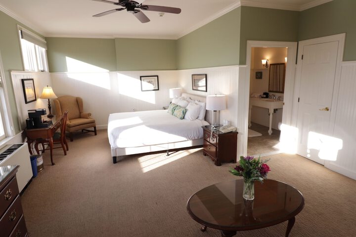 Room 43 of 144