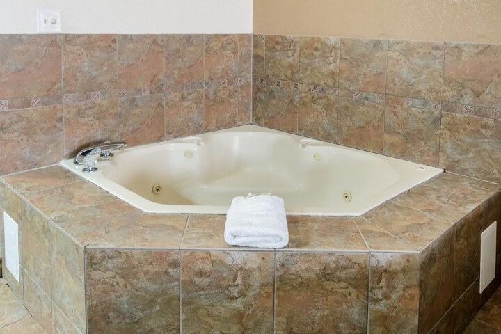 Hot Tub 53 of 58