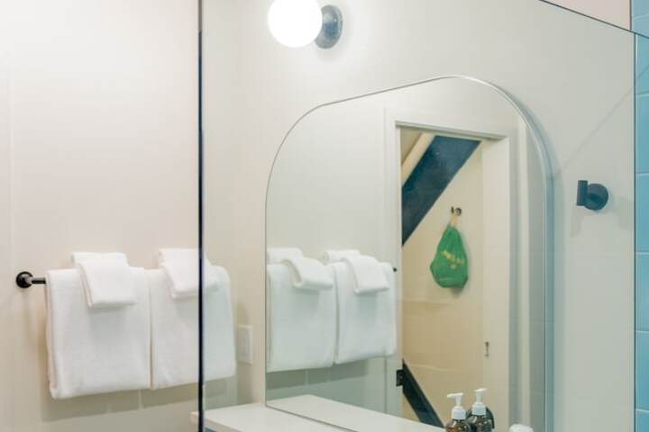 Room 166 of 195