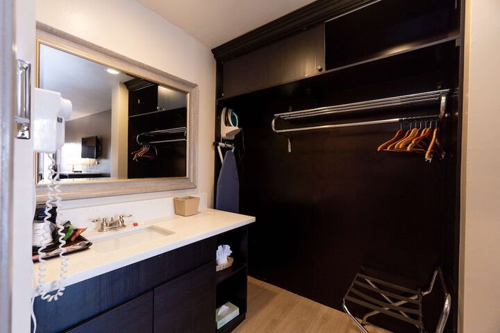 Room 14 of 25