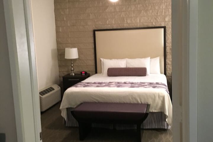 Room 27 of 49