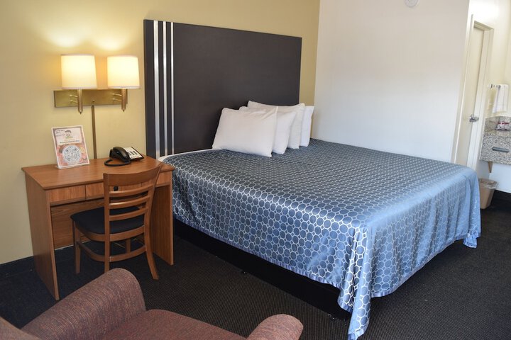 Room 15 of 26