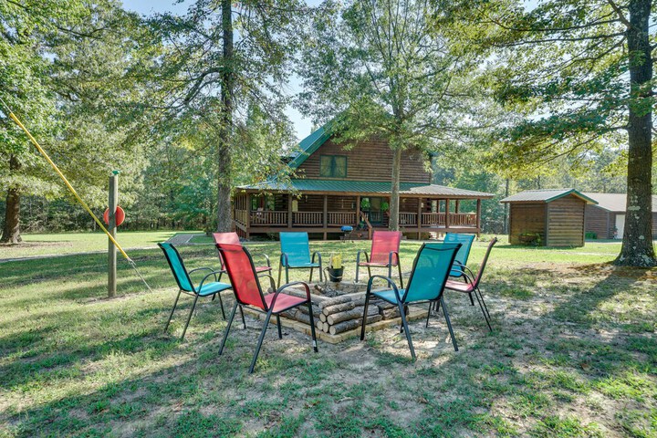 Secluded Broken Bow Cabin w / Fire Pit and Deck!