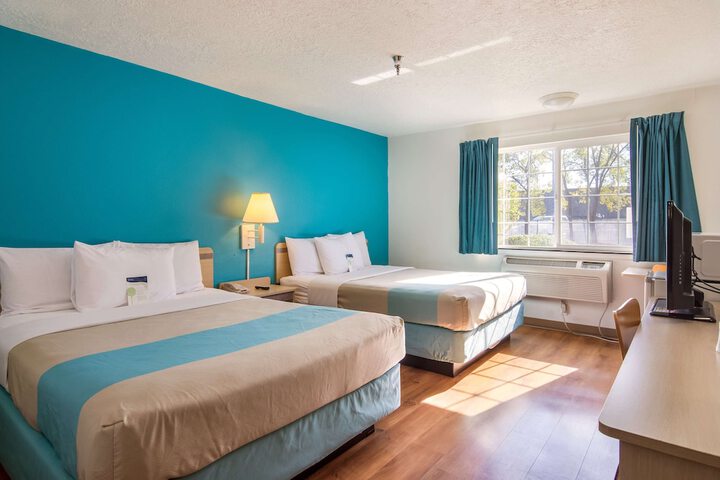 Room 32 of 32