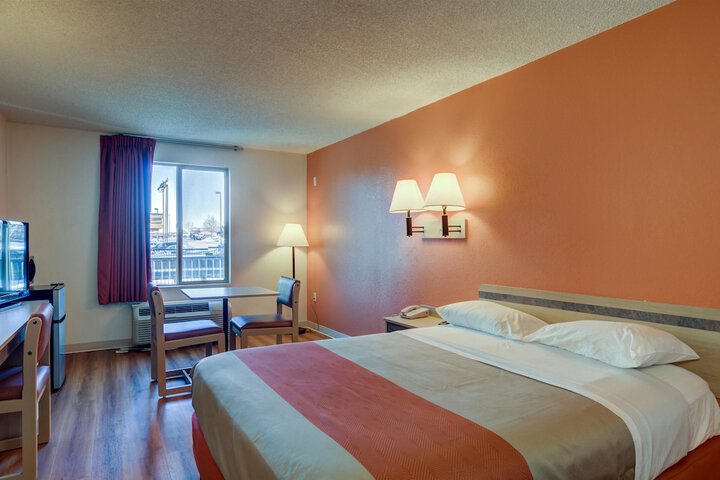 Room 12 of 33