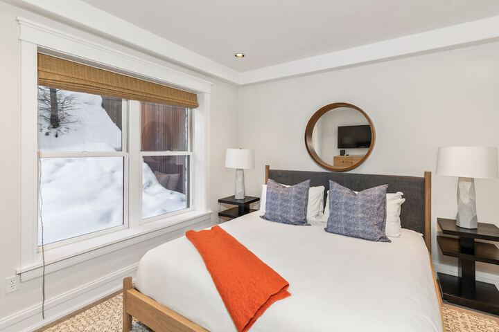 Element 52 Auberge Collection