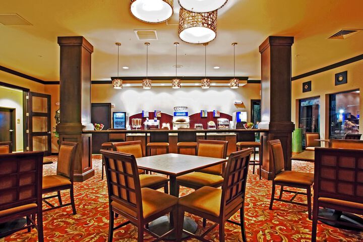 Holiday Inn Express & Suites Wichita Falls by IHG