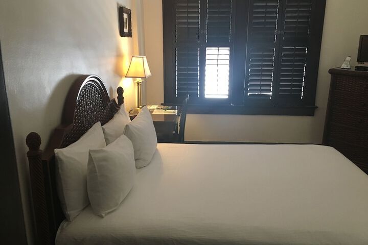 Room 32 of 40