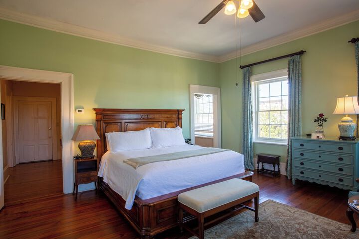 Room 28 of 158