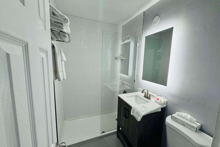 Room 10 of 26