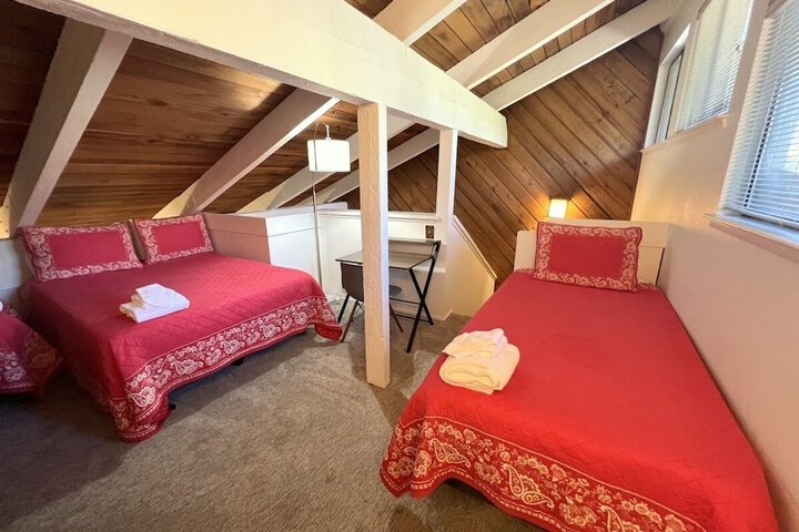Room 9 of 9
