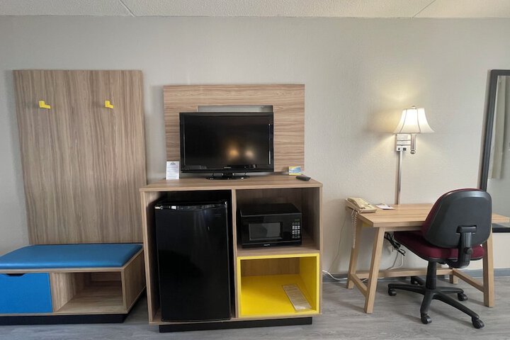 Days Inn by Wyndham Salina South