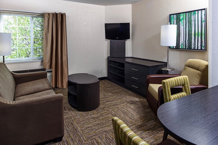 Room 33 of 43