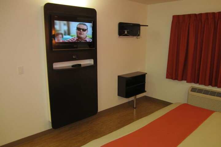Room 13 of 29