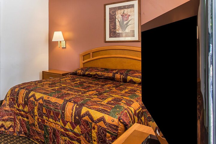 Room 13 of 33