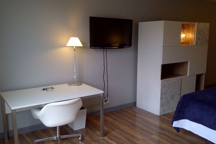 COUNTRY HEARTH INNS & SUITES