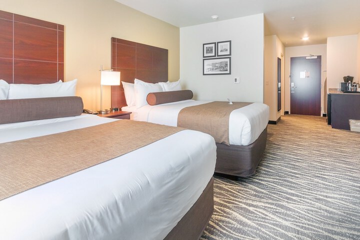 Cobblestone Hotel and Suites Janesville