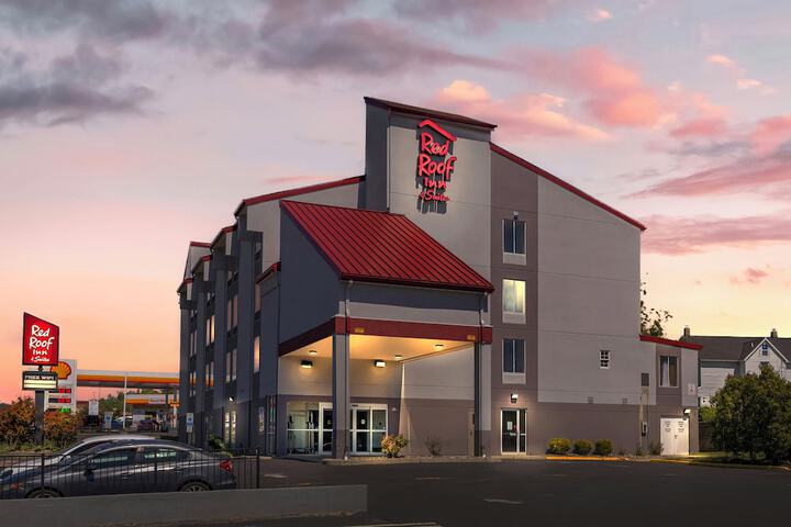 Red Roof Inn & Suites Philadelphia - Bellmawr