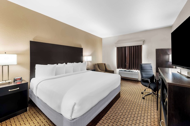 Room 12 of 34
