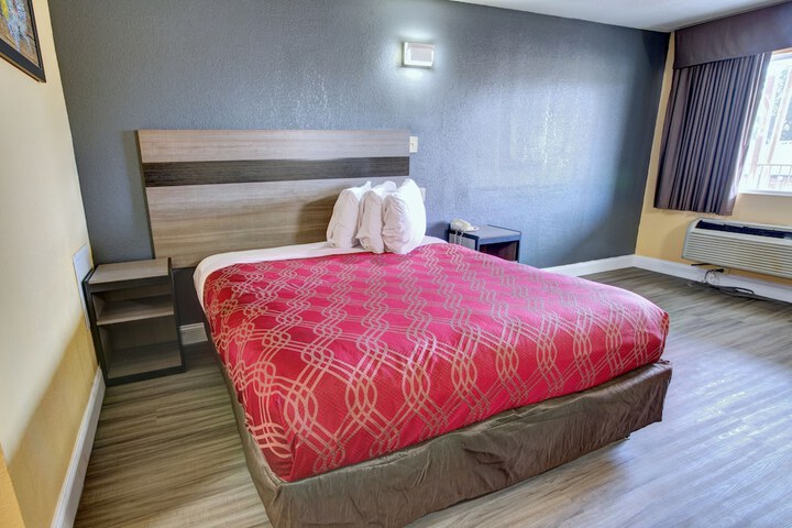 Room 9 of 22