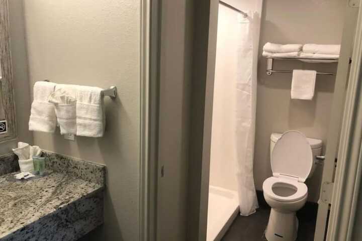 Room 13 of 19