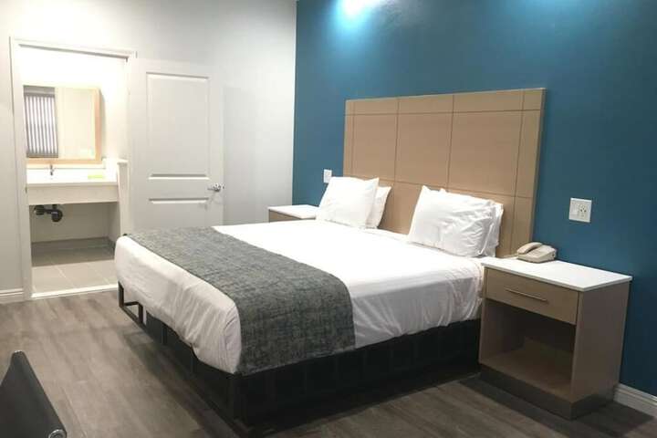 Room 12 of 27