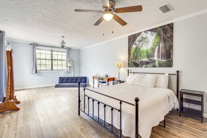 Steps to Beach: Carrabelle Family Home w / Patio!