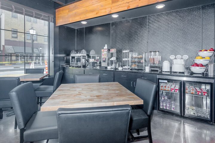 Cobblestone Hotel and Suites Janesville