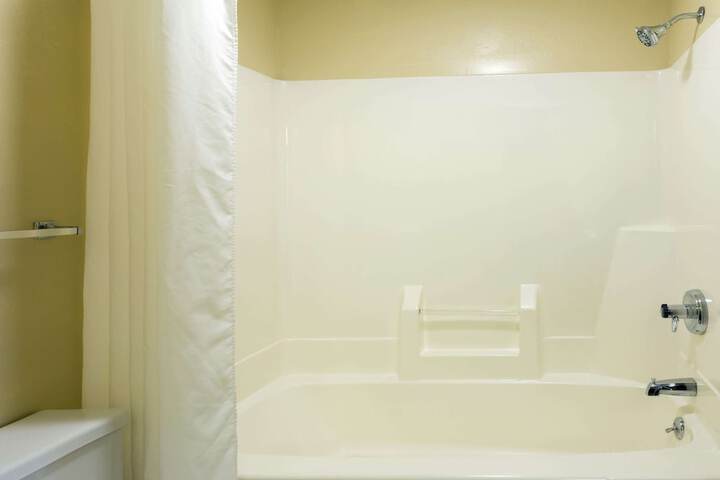 Room 33 of 73