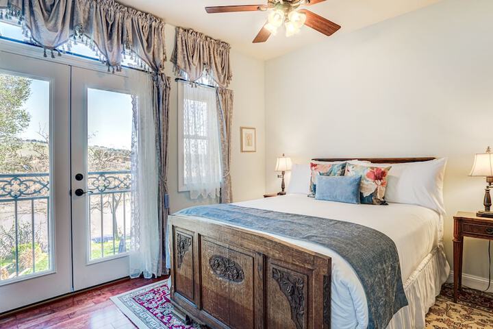 The River Belle Inn