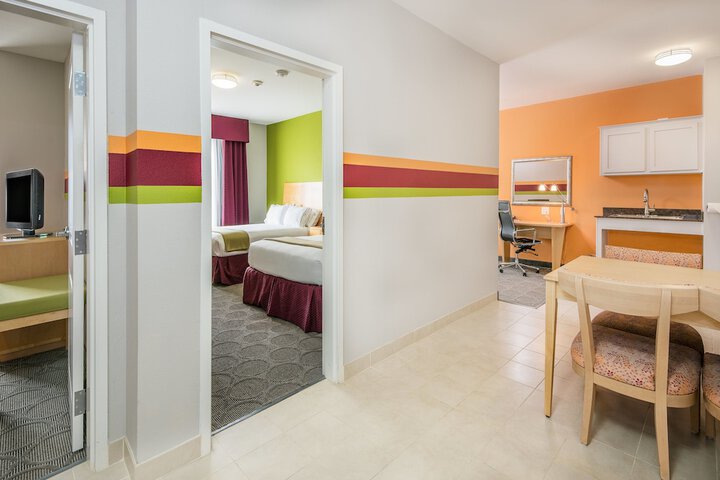 Holiday Inn Express Hotel & Suites Clute - Lake Jackson by IHG