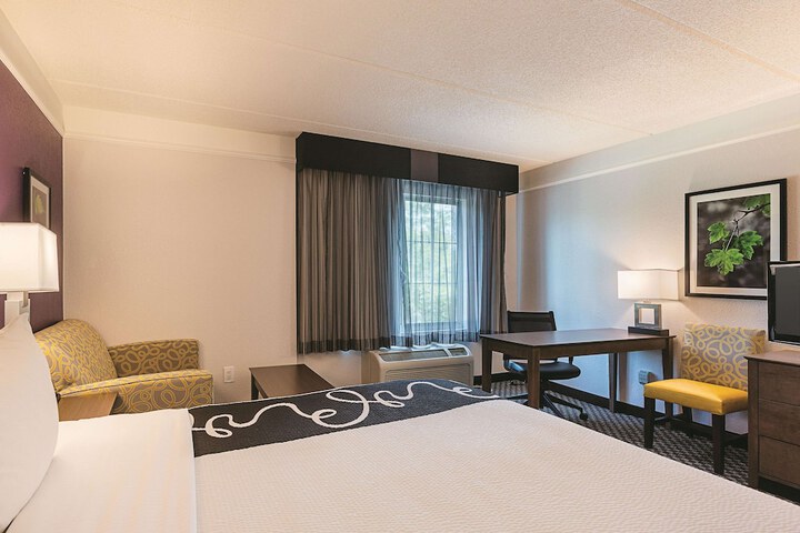 Room 33 of 51