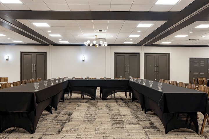 Ballroom/Hall 69 of 77