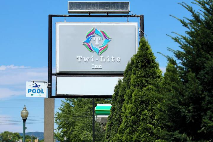 Twi-Lite Inn