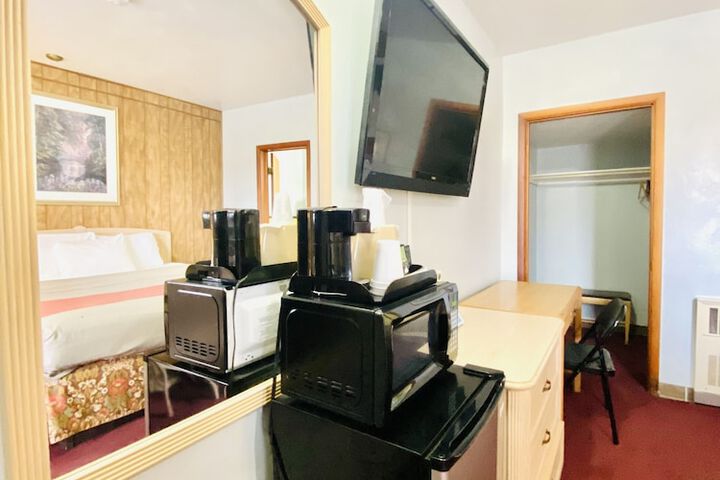 Room 3 of 7