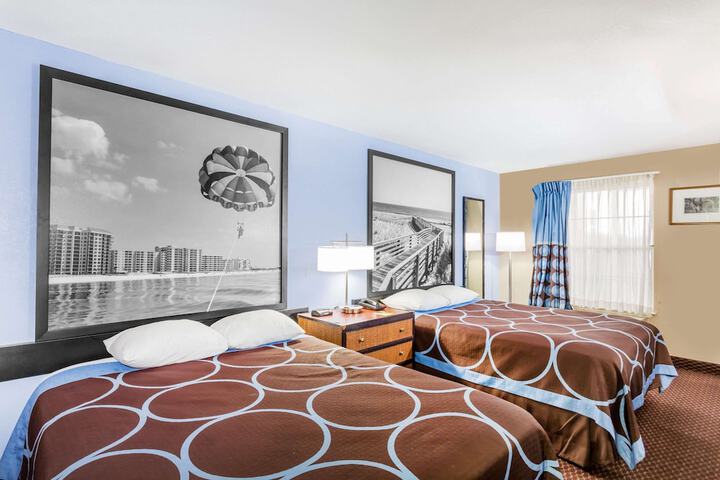 Room 30 of 38
