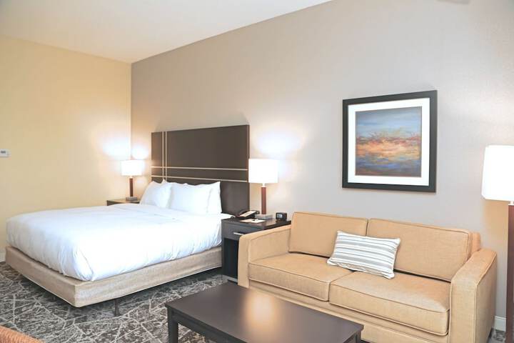 Room 34 of 60