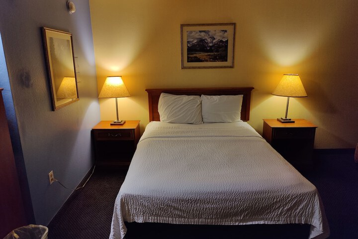 Room 23 of 33
