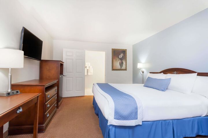 Room 10 of 14